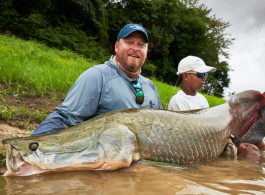 Untamed Angling en la Reserva de Arapaima Más Grande del Mundo